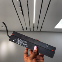 magnetic track light power supply