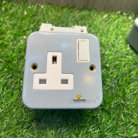 metallic socket