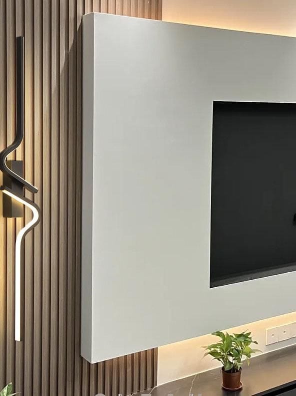 Minimalist Long Strip Wall Sconce Black Led Linear Wall Lamp for Living Room. - Image 4